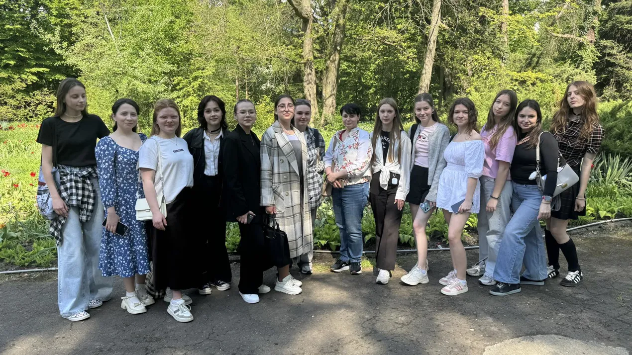 Нещодавно студенти першого курсу кафедри романської філології та перекладу мали чудову нагоду відвідати ботанічний сад.