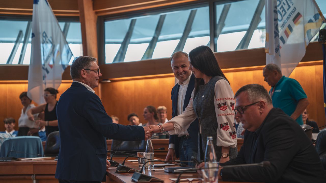 Студентка кафедри французької мови — перекладачка офіційної делегації Чернівецької ОВА у Франції!