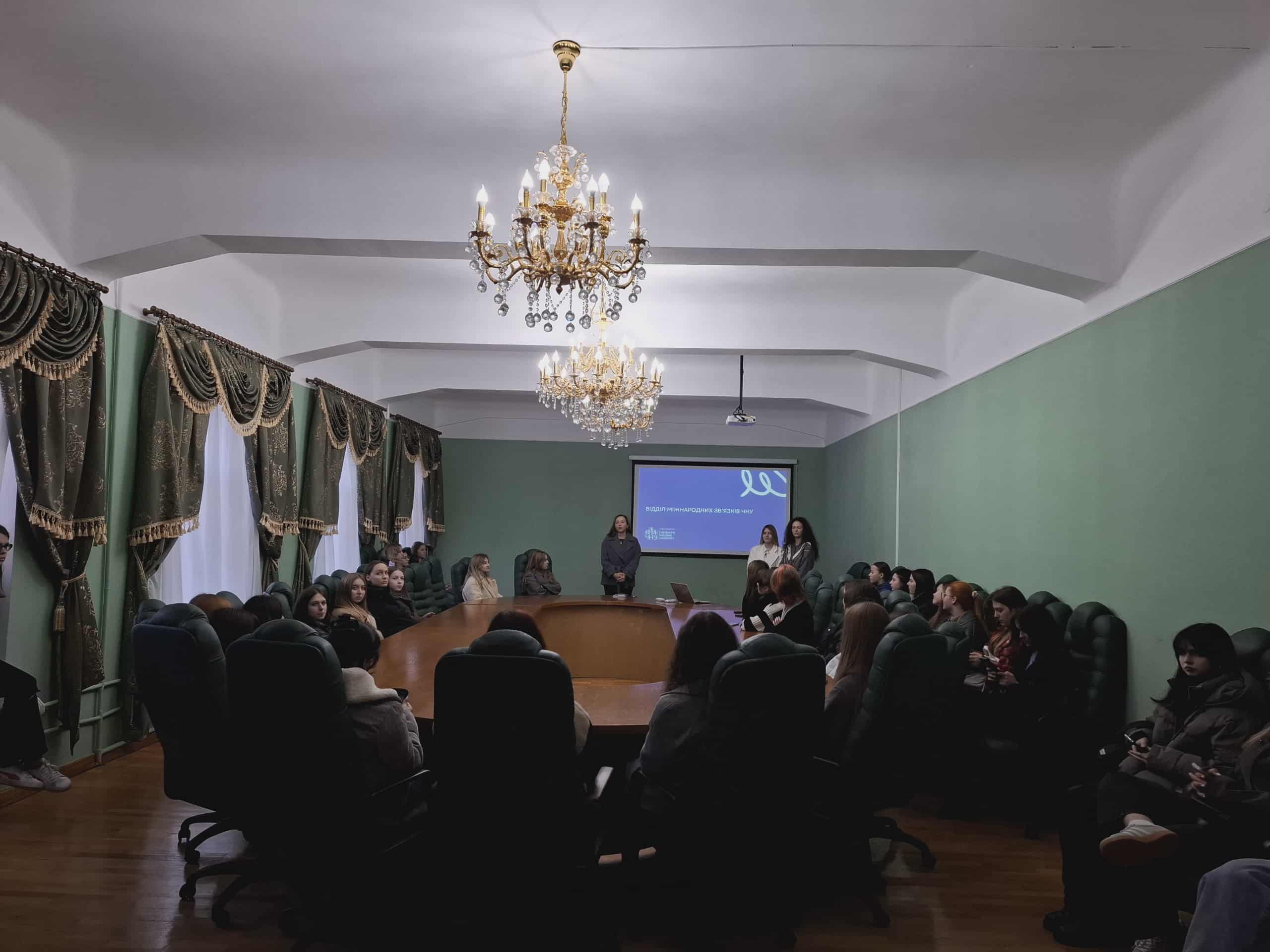 На факультеті іноземних мов відбулася зустріч із представниками міжнародного відділу ЧНУ